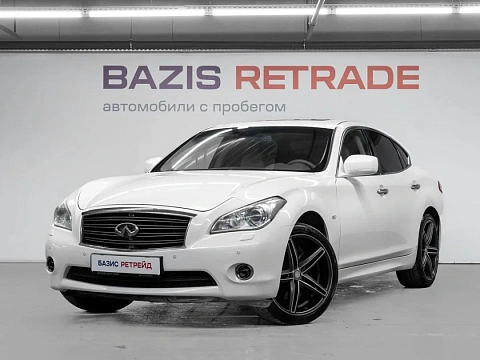 Infiniti M